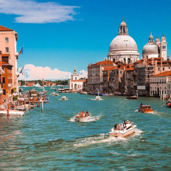 Venice-pre-booking-Dan-Novac-1536x865